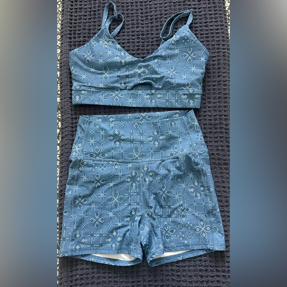 Blue Paisley Workout Set